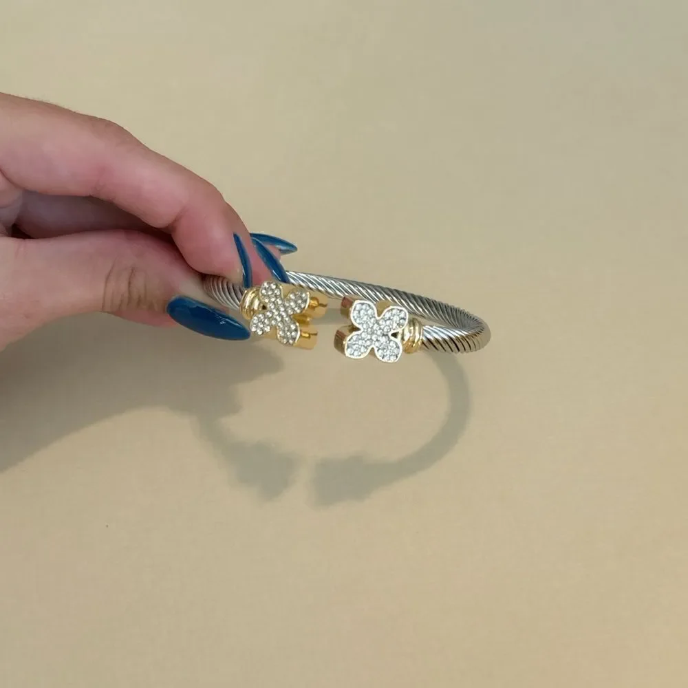 Clover bangle  M932